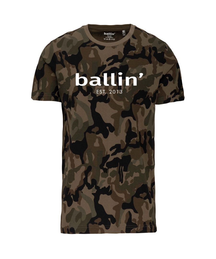 Heren t-shirt van het merk Ballin Est. 2013. De shirts van Ballin Est. 2013 zijn gemaakt van 100% katoen, en hebben een normale pasvorm. Het zachte katoen zorgt voor een heerlijk draagcomfort.  Merk: Ballin Est. 2013Modelnaam: Army Camouflage ShirtCategorie: heren t-shirtMaterialen: katoenKleur: groen camouflage