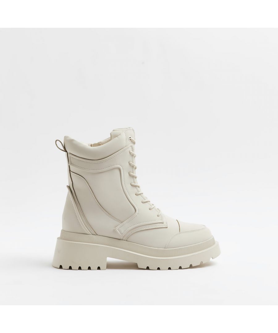 > Brand: River Island> Department: Women> Type: Boot> Style: Combat> Material Composition: Material Composition: Upper: PU, Sole: Plastic> Upper Material: PU> Occasion: Casual> Season: AW22> Pattern: No Pattern> Closure: Lace Up> Shoe Width: Standard> Toe Shape: Round Toe> Heel Style: Chunky
