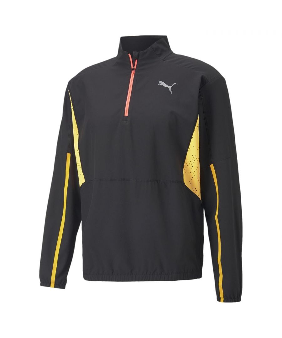 PRODUCT STORY Grab this woven jacket and throw it over your training gear. With such a handy outer layer in your running arsenal, nothing will stand between you and your workout – so you can focus on propelling your performance to new heights.