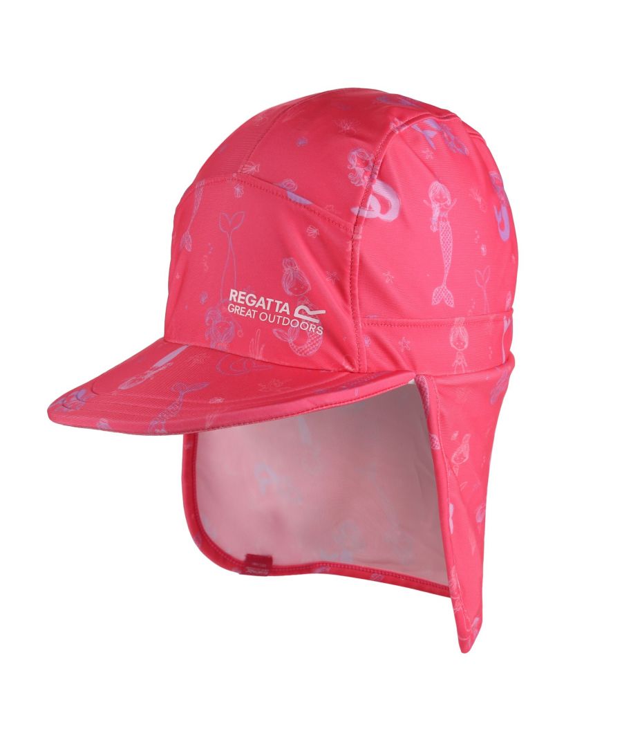 The featherweight Protect Cap provides full coverage with a sunshade protector, neck protector and 50+ UPF protection. Made with 18% elastane for a secure and comfortable fit.