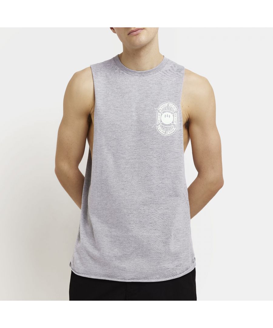 > Brand: River Island> Department: Men> Material: Cotton> Material Composition: 100% Cotton> Type: T-Shirt> Size Type: Regular> Fit: Regular> Neckline: Crew Neck> Sleeve Length: Sleeveless> Pattern: Solid> Graphic Print: No> Occasion: Casual> Selection: Menswear> Season: SS22