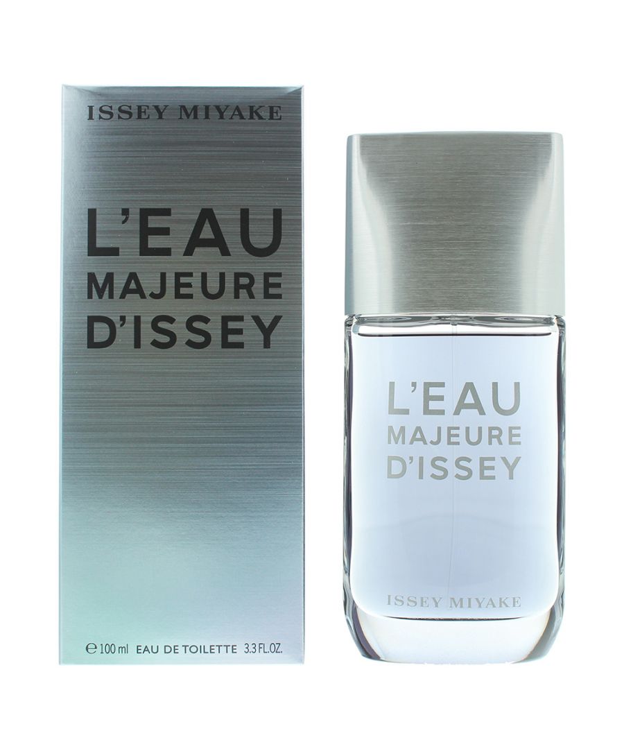 L'Eau Majeure d'Issey by Issey Miyake is a Woody Aquatic fragrance for men. L'Eau Majeure d'Issey was launched in 2017.  Top notes are Grapefruit, Bergamot and Mint; middle notes are Sea Notes, Hedione and Tea; base notes are Cashmeran, Woody Notes, Amberwood, Cedar and Coumarin.