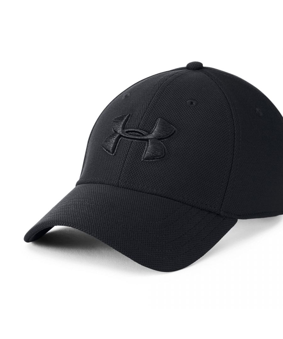 The Under Armour Blitzing 3.0 Mens Cap is the thrid comign of this must have hat collection.  Made with a stretch construction to offer a comfortable fit.  Threadborne Microthread fabric uses re-engineered fibres designed to give superior stretch and breathability.  An inbuilt HeatGear sweatband which works to wick away sweat from the skin to leave you feeling cool and dry.  Pre-curved visor and structured front panels maintain shape.  Finished off with the iconic Under Armour logo embroidered to the front.