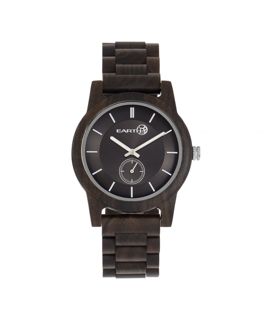 Milieuvriendelijke duurzame houten behuizing; Kwaliteit Japans quartz uurwerk; Niet-verblindend krasbestendig mineraal kristal; Logo-gegraveerde houten achterkant; Milieuvriendelijke duurzame houten armband; Met logo gegraveerde roestvrijstalen drukknopsluiting; Lichtgevende wijzers; Seconden sub-wijzerplaat; 42 mm doorsnee; Spatbestendig; Als gevolg van seizoenen en veroudering van hout kunnen kleuren donkerder of lichter zijn dan afgebeeld.;