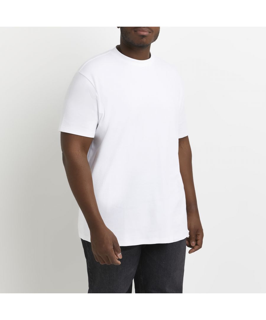 > Brand: River Island> Department: Men> Material: Cotton> Material Composition: 100% Cotton> Type: T-Shirt> Size Type: Big & Tall> Fit: Relaxed> Neckline: Crew Neck> Sleeve Length: Short Sleeve> Pattern: Solid> Graphic Print: No> Occasion: Casual> Selection: Menswear> Season: AW21