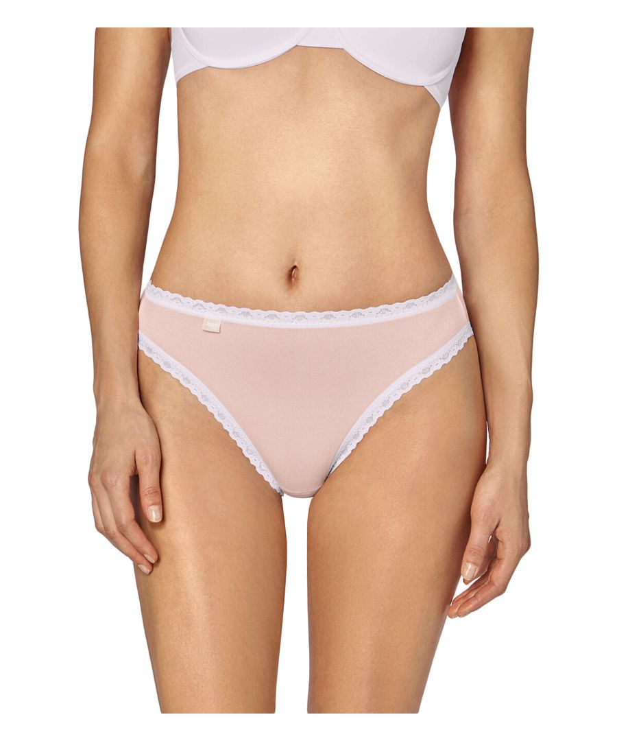 Sloggi Weekend Holiday *3 Pack*, these mid rise Tai briefs are made from 95% cotton for all-day comfort and a super soft feeling. The lace hem detail adds a charming touch to these everyday briefs, which offer good overall coverage. This pack contains 3 Tai briefs. Size guide - XS (8), S (10), M (12), L (14), XL (16)