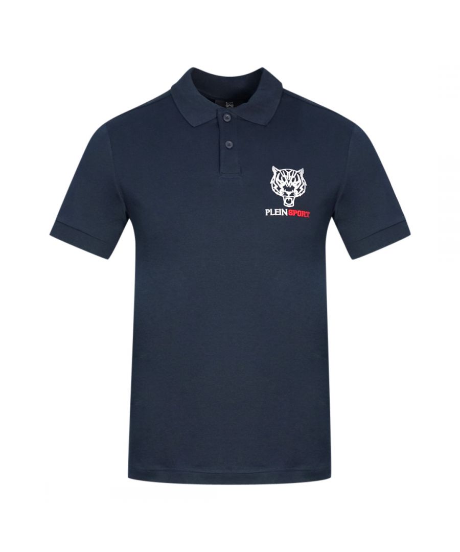 Plein Sport Block Chest Logo marineblauw poloshirt. Philipp Plein sport blauw poloshirt. Stretch pasvorm 95% katoen, 5% elastaan. Knoopsluiting. Badges met Plein-merk. Stijlcode: PIPS1207 85