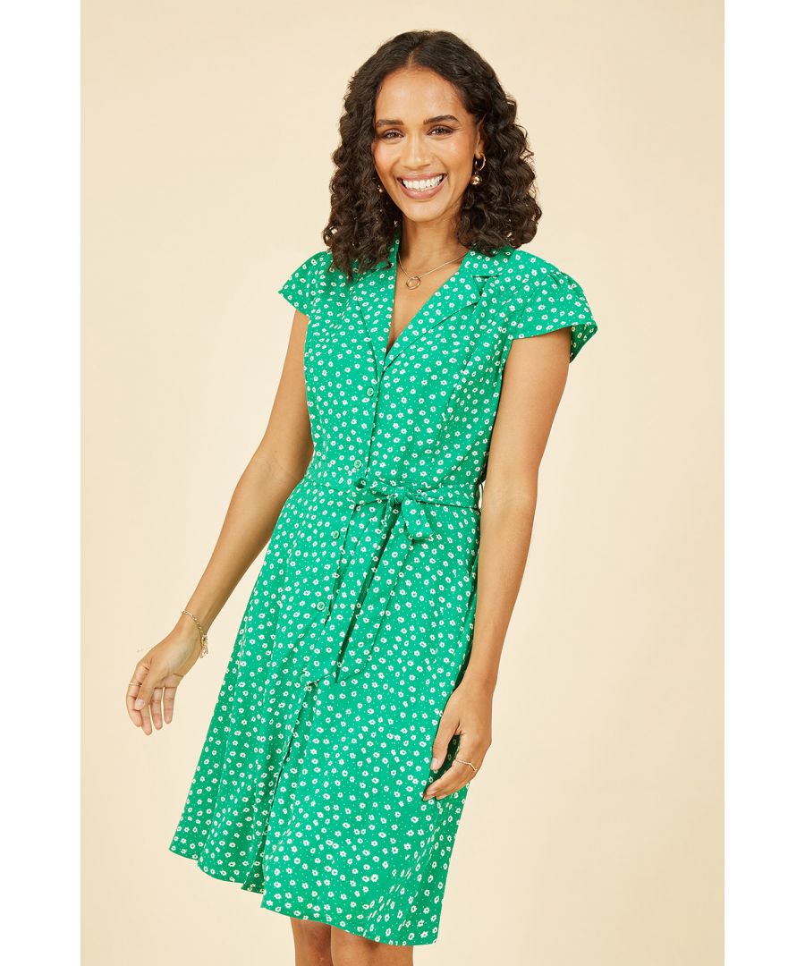 We love a nod to the retro and this green Mela shirt dress is the perfect way to wear it! The cute cap sleeves, collared neckline and button down fastening make this a great daytime dress. With a dainty all over daisy print and self tie waist belt it will look perfect with white trainers and cardigan this springtime.