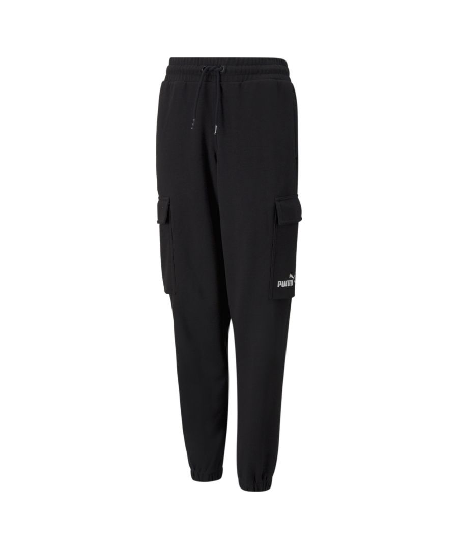 Look bold as you step out in the Power Sweatpants from PUMA. The cargo pockets bring that distinctive utility style while also providing convenient storage space. For optimum comfort, use the external drawcords in the elasticated waistband to customise the fit. These classic sweatpants also do their bit to support sustainable cotton farming thanks to PUMA's Forever Better Initiative. FEATURES & BENEFITS By buying cotton products from PUMA, you’re supporting more sustainable cotton farming.  DETAILS Regular fitSide pockets and cargo pocketsElasticated waistband with external drawcords for customised comfortElasticated cuffsPUMA No. 1 Logo in rubber print on left cargo pocket