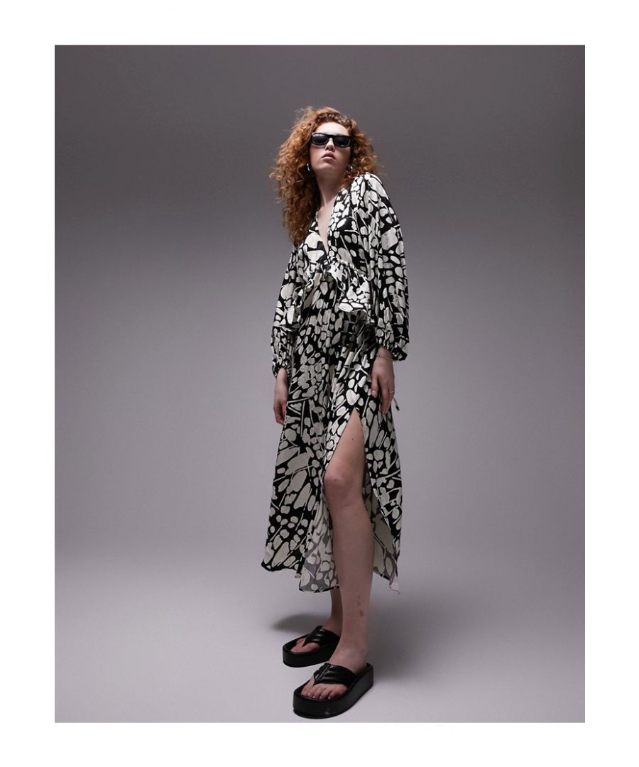 Dresses by Topshop Welcome to the next phase of Topshop Plunge neck Elasticated waist Thigh split Tie fastening Regular fit Sold by Asos