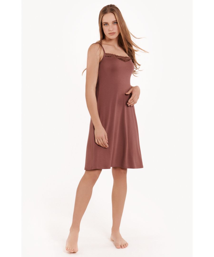 This enchanting short nightdress from the Lisca 'Harvest' range is made from comfortable modal material that is soft to the touch and has a pretty silky sheen. The nightdress has soft, thin, and adjustable straps.