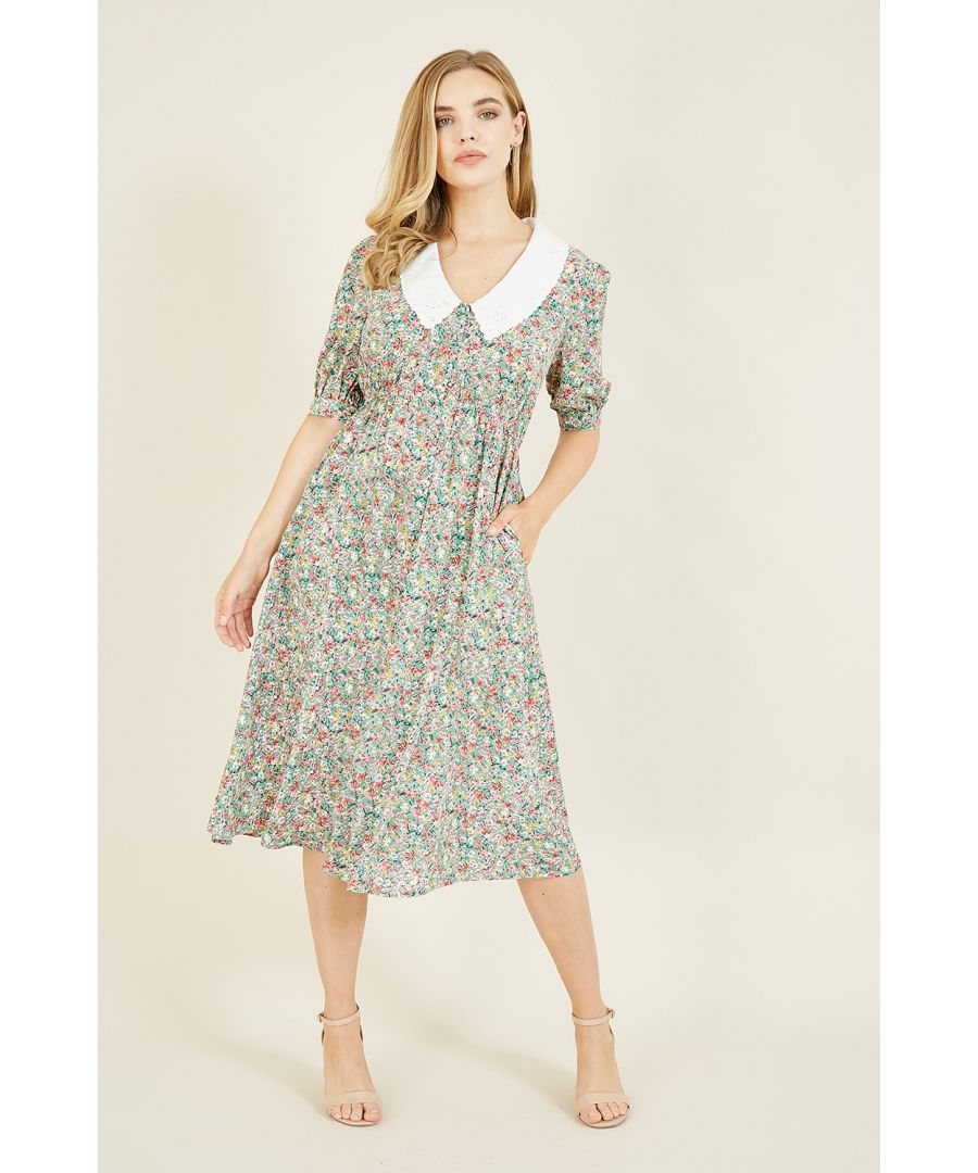 Freshen up your wardrobe with this yumi oversized collar ditsy print shirt dress. Features a statement pointed collar, a multicoloured ditsy print, a cinched waist and 3/4 sleeves. Pair with strappy heels for authentic vintage vibes.