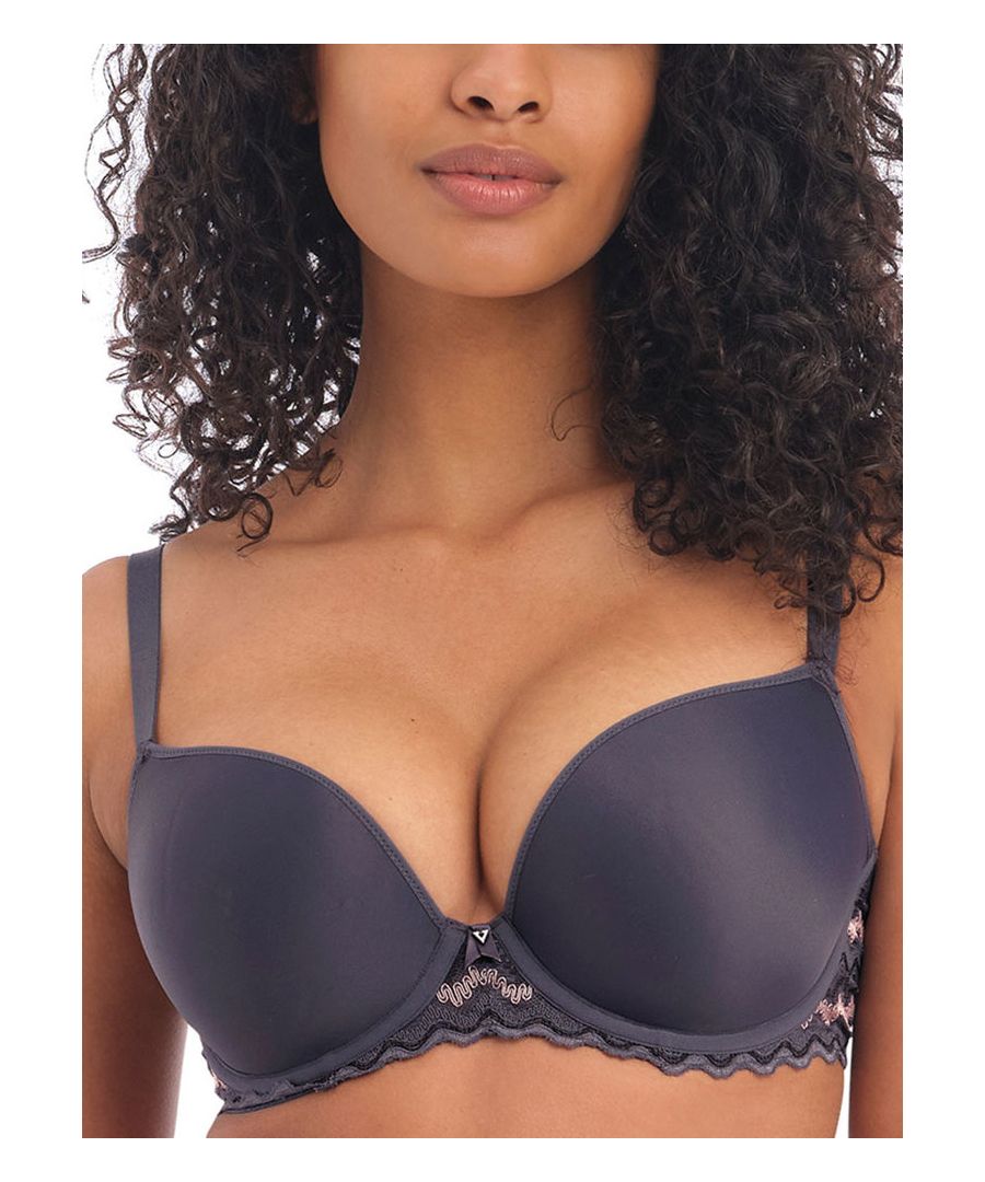 Freya Festival Vide T-Shirt bra is moulded to offer smoothness when worn under a top. This bra also has an underwire for support.