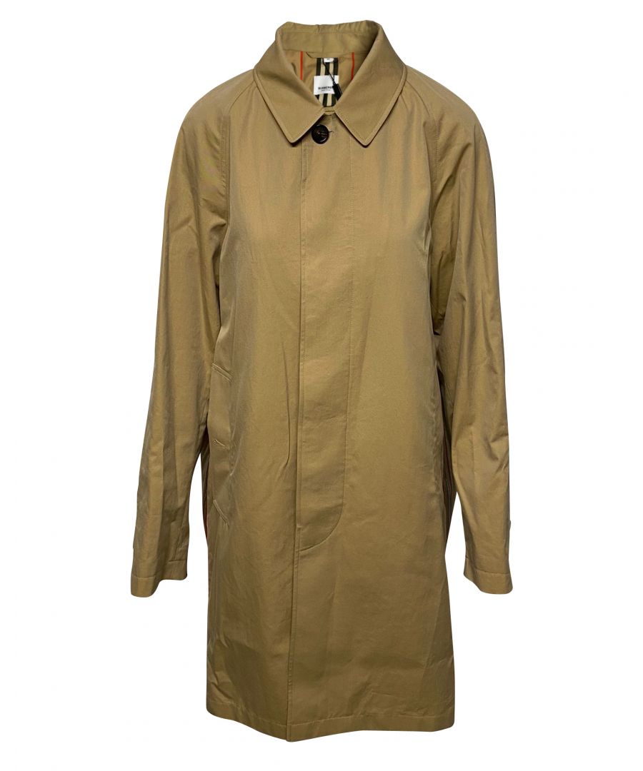 VINTAGE. RRP AS NEW. Rooted in Burberry's motoring heritage, The Car Coat is in fluid tropical gabardine and lined in our Vintage check. Versatile in its simplicity, it is cut in our slim Camden fit with concealed closures for a streamlined look.\nCoat length: 98cm/38.6in. This is based on a size IT 50 as proportions change slightly according to size.\nOuter: 100% cotton\nLining: 100% cotton\nSleeve lining: 100% viscose\nBuckle: leather\nConcealed single-breasted closure\nButton-through welt pockets\nThroat latch\nSignature details: hook-and-eye collar closure, button-tab cuffs, check undercollar\nSpecialist dry clean\nMade in England\n\nBurberry Camden Car Coat in Brown Cotton\nColor: brown\nMaterial: Cotton\nCondition: excellent\nSize: IT50/M\nSign of wear: No\nSKU: 86300   \nDimensions:  Length: 1020 mm