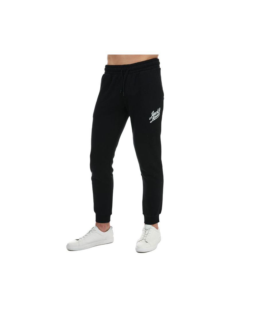Mens Jack Jones Gordon Anything Jog Pant in black.- Drawstring waistband with drawstring.- Two side pockets.- Cut from soft loopback cotton-jersey.- Ribbed cuffs.- Logo print at side pocket.- 70% Cotton  30% Polyester. Machine washable. - Ref: 12172030B