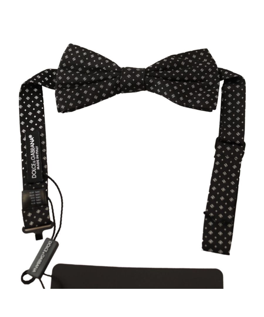 Dolce & Gabbana Bow Tie Absoluut verbluffend, 100% authentiek, gloednieuw met tags Dolce & Gabbana exclusieve vlinderdas. Kleur: zwart fantasiepatroon Model: vastgebonden Materiaal: 100% zijde Verstelbare lengte nekriem, één maat Gemaakt in Italië