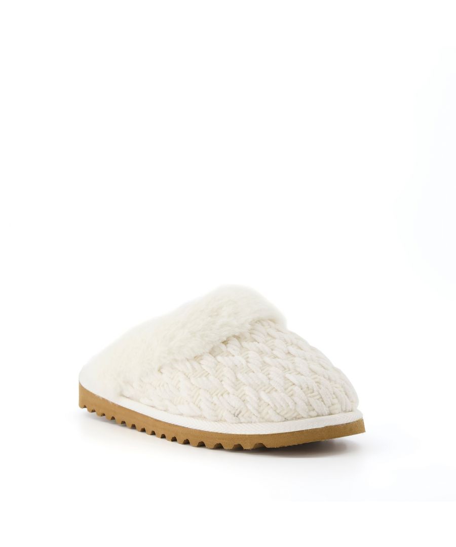 Our Wings slippers are the ultimate treat for feet. With faux-fur lining for extra warmth, support and cushioning once you slip these on you will never want to take them off