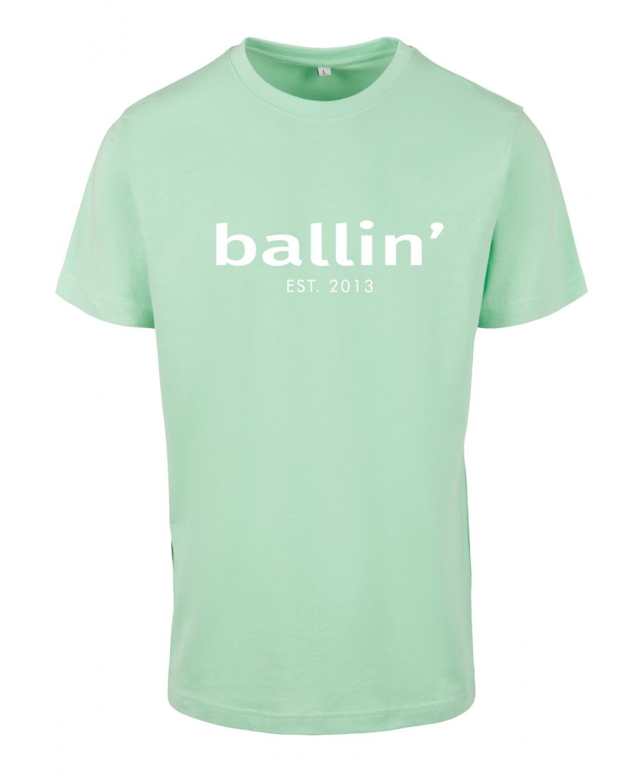 Heren t-shirt van het merk Ballin Est. 2013. Deze shirts van Ballin Est. 2013 zijn gemaakt van 100% biologisch katoen, en hebben Regular fit. Dit is een iets smallere pasvorm. Het zachte katoen zorgt voor een heerlijk draagcomfort.  Merk: Ballin Est. 2013Modelnaam: Regular Fit ShirtCategorie: heren t-shirtMaterialen: biologisch katoenKleur: mint groen