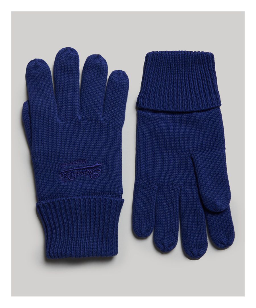 Our Essential Plain Gloves are an easy way to layer up whilst maintaining your authentic style. The fine knit material and subtle branding create a rustic charm, whilst the lining and ribbed cuff maximise the warmth these luxurious pair of gloves provide.Fine knitRubbed cuffsFully linedEmbroidered logoMade with organic cotton grown using natural rather than chemical pesticides and fertilisers. The healthier soil this creates uses significantly less water which is better for our planet and for the farmers who grow it.