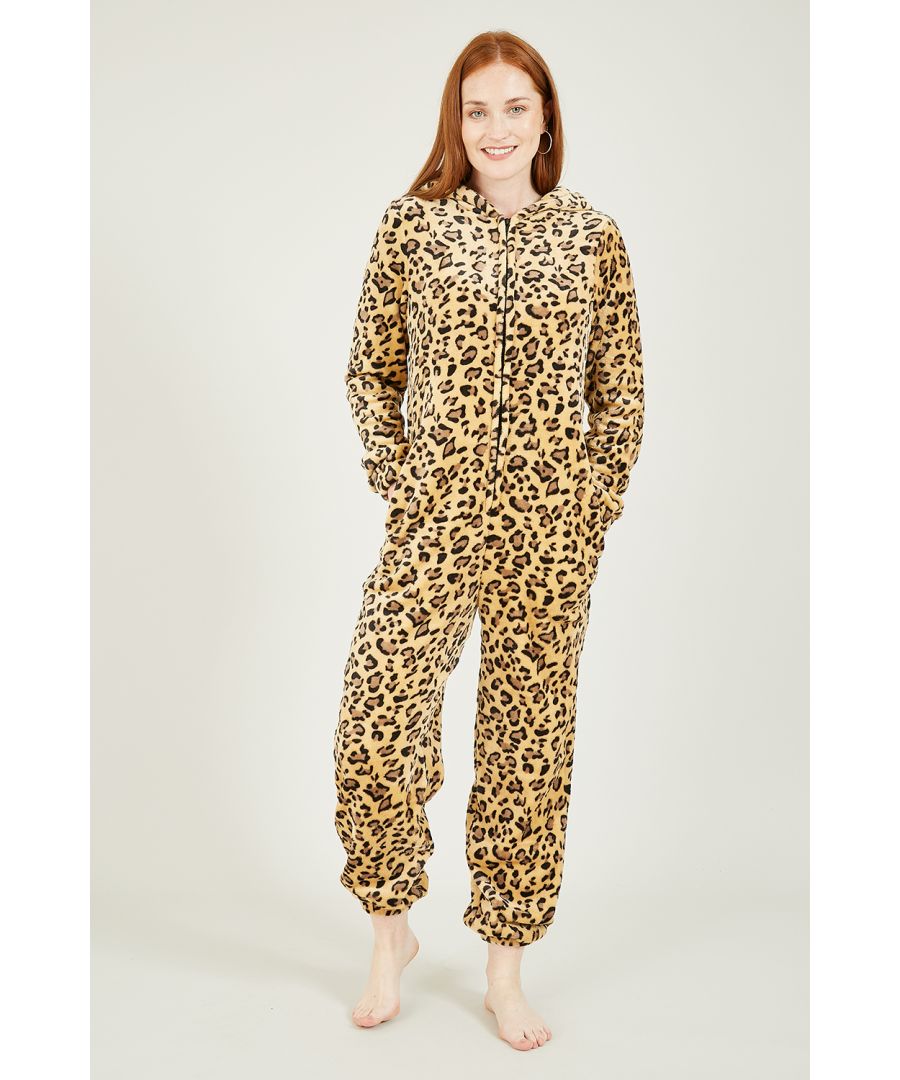 Feel fun and fabulous in this extra cosy, super soft Yumi Leopard Fleece Onesie With Pockets. Perfect for snuggling up on the sofa, this all-in-one comes in a leopard print with a full zip fastening, hood and roomy pockets. Treat yourself, or perfect for gifting.