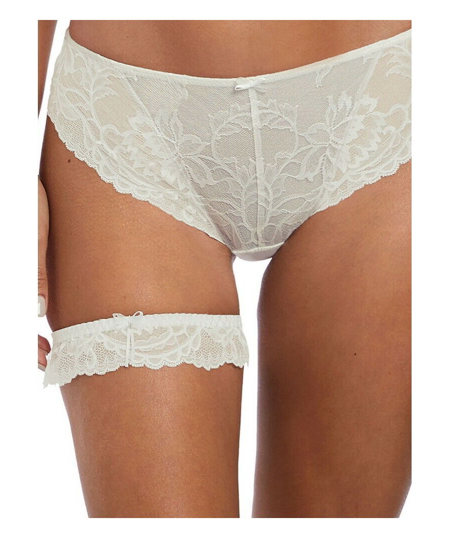 This garter will make an effortlessly elegant addition for your wedding day.  It features a delicate lace trim with a pretty ivory bow. Size Guide: S/M (10/12), M/L (12/14).