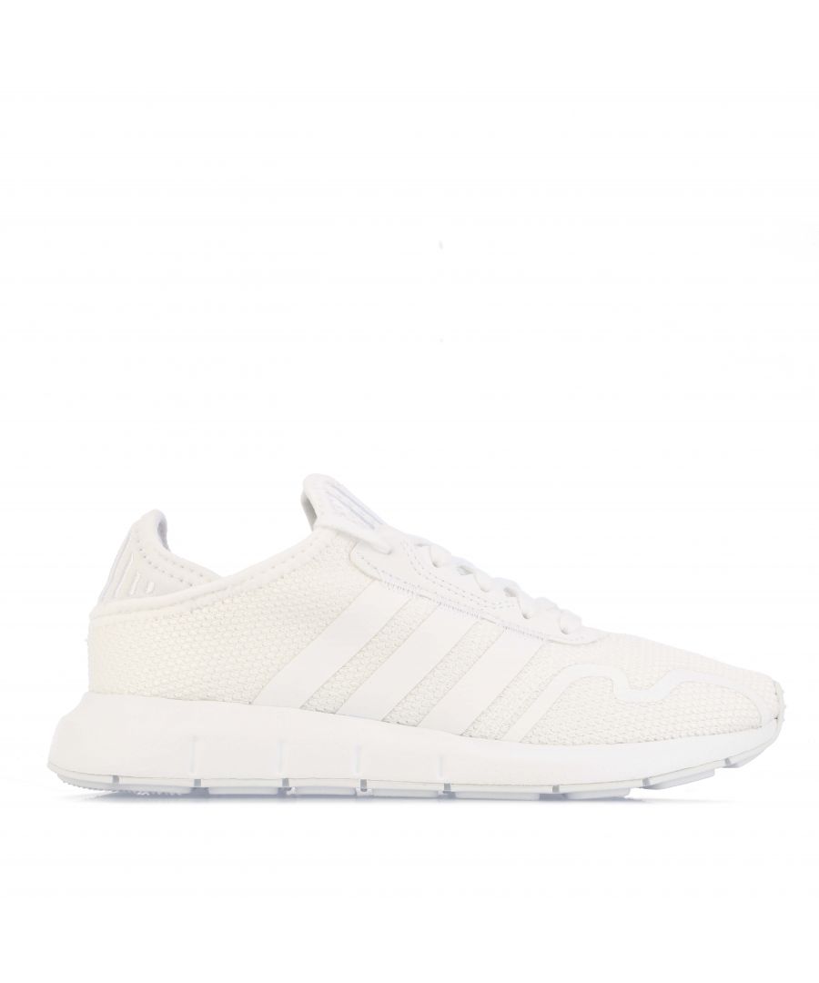 Junior adidas Originals Swift Run Trainers in white.- Lace closure. - Snug fit. - Textured feel. - EVA midsole. - OrthoLite® sockliner. - Lightweight cushioning. - Rubber outsole.- Ref.: FY2149