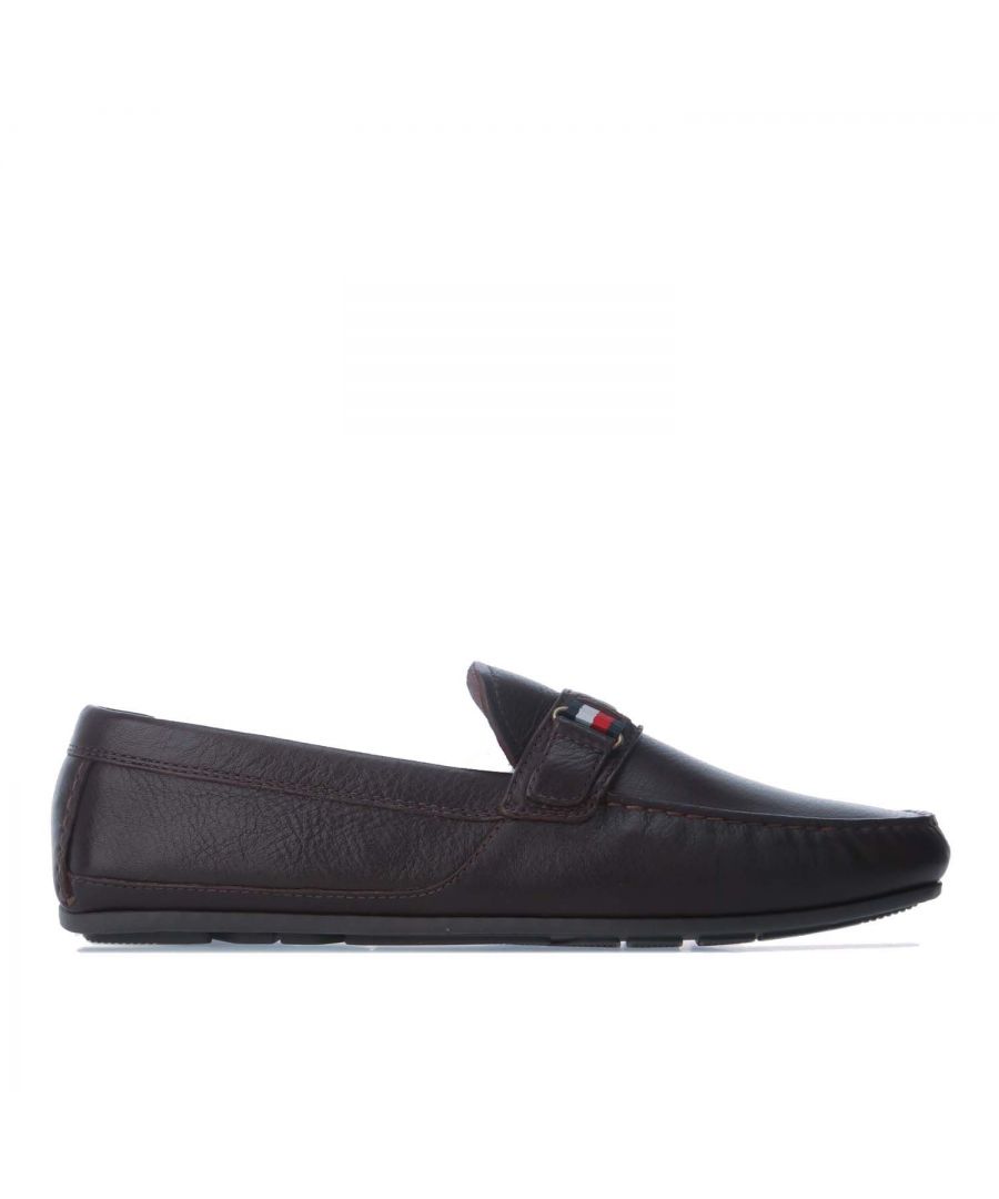 Mens Tommy Hilfiger Classic Loafers in brown.- Leather upper.- Slip on.- Round toeline.- Tommy Hilfiger branding.- Rubber sole.- Leather upper and lining  Synthetic sole.- Ref.: XM0XM01347GB6