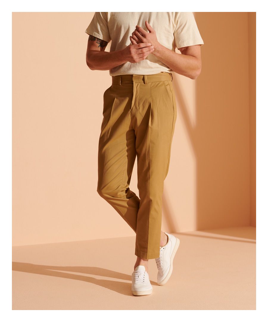 Als je op zoek bent naar een eenvoudige nette broek die elegant en gestroomlijnd is, dan is onze Limited Edition katoenen broek iets voor jou.Limited EditionRits- en gespsluitingRiemlussenVier zakken