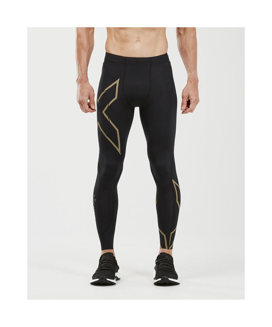 The Light Speed Compression Tights with revolutionary Muscle Containment Stamping (MCS) technology, are developed with a detailed understanding of the impact running has on the legs, reducing muscle movement, damage and fatigue for your best run yet.