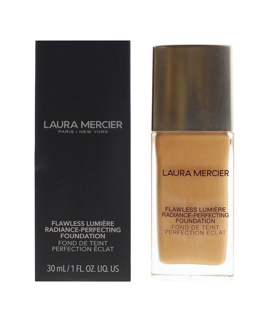 This weightless medium to full coverage foundation delivers a flawless radiant finish. Formulated with Vitamin-C and rare mushroom extract, to provide up to 15-hours of hydration, the Laura Mercier Flawless Lumière foundation will give an airbrushed effect whilst brightening and evening out dull skin tones for a more fresh awakened complexion. Available in 30 different shades to match a variety of skin tones.