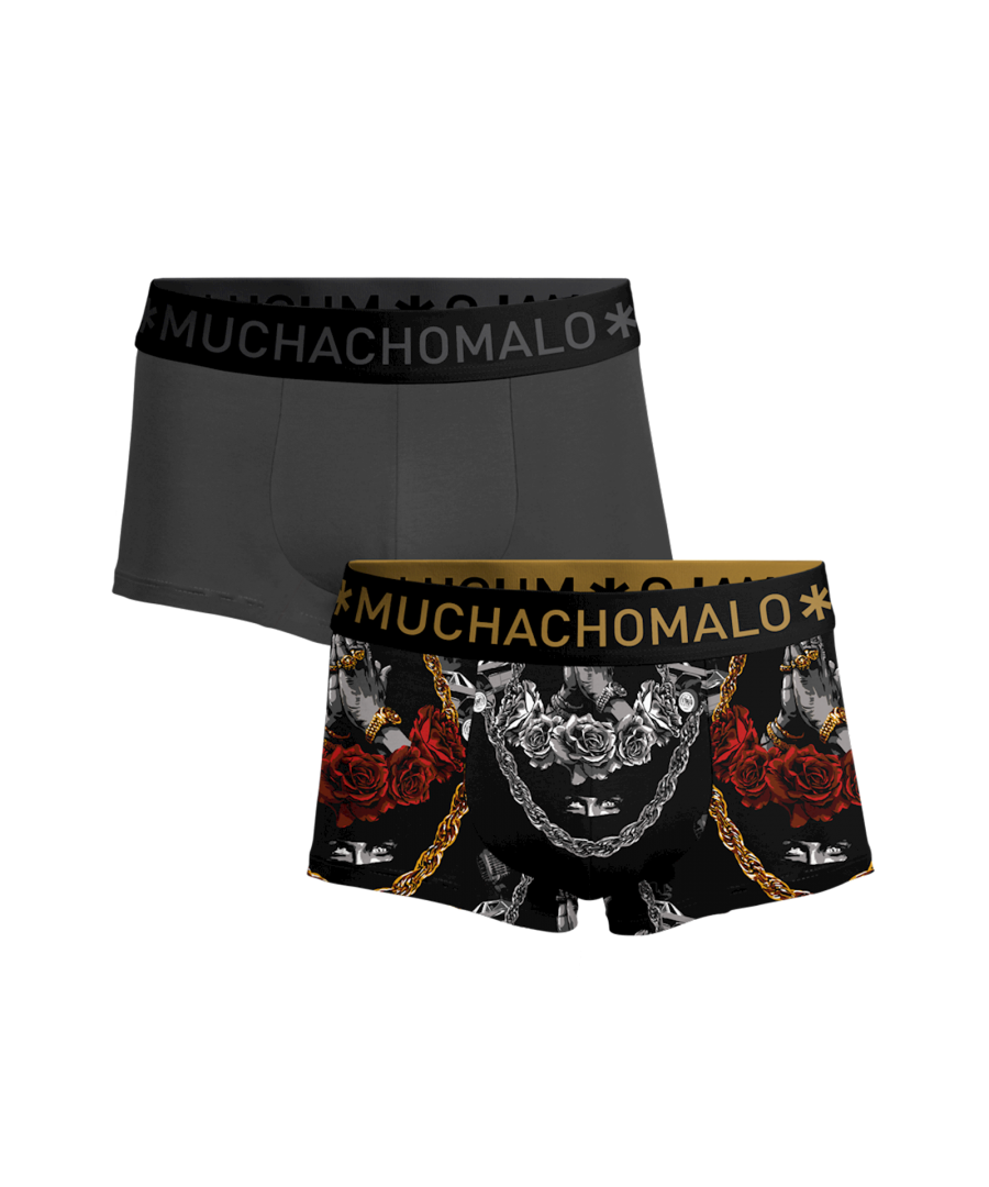 Boxershorts waar jij je echt goed in voelt Al meer dan 15 jaar schudt Muchachomalo de modewereld wakker met heren ondergoed dat net even anders dan ander is. Wij zijn er voor mannen die luisteren naar de stem die hen vertelt om te leven, hun hoofd omhoog te houden en te vertrouwen op wie ze zijn. En ook voor de mannen die nog niet weten dat er een inner bad boy in hun schuilt. En wij weten donders goed dat daar bepaalde kwaliteitseisen bij horen. Je eist veel van jezelf en bent ook kritisch op wat je koopt. No hay problema! Muchachomalo combineert van oudsher een relaxte vibe met een dosis zelfverzekerdheid die de man met de inner bad boy typeert. En dat alles op kwalitatieve wijze, want wij bieden je onderbroeken waar jij je echt goed in voelt. Van maat S tot XXXL. En altijd van premium kwaliteit katoen met 10% elastaan voor de perfecte pasvorm én oog voor de planeet.