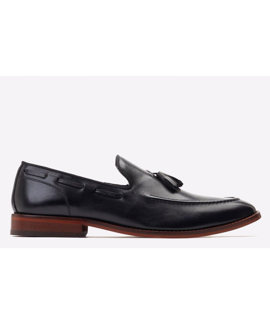 Crafted from quality leather and features intricate raised stitching and a leather tassel across the vamp. The cushioned inner sole and leather heel patch provide unbeatable comfort, making the Satire the perfect choice for any formal occasion.\n- Stitching detailing- Tasselled vamp- Round toe