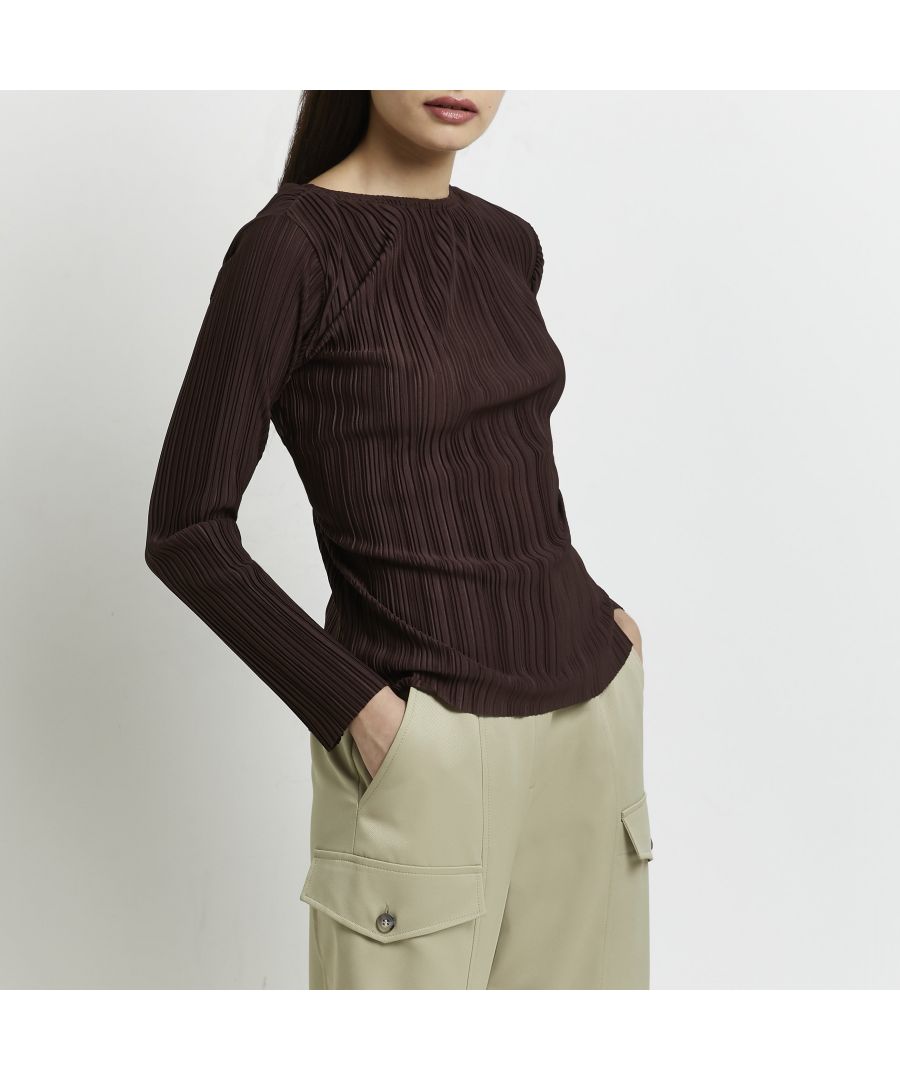 > Brand: River Island> Department: Women> Colour: Brown> Type: Jumper> Style: Pullover> Material Composition: 100% Polyester> Material: Polyester> Neckline: Crew Neck> Sleeve Length: Long Sleeve> Occasion: Casual> Size Type: Regular> Season: SS22