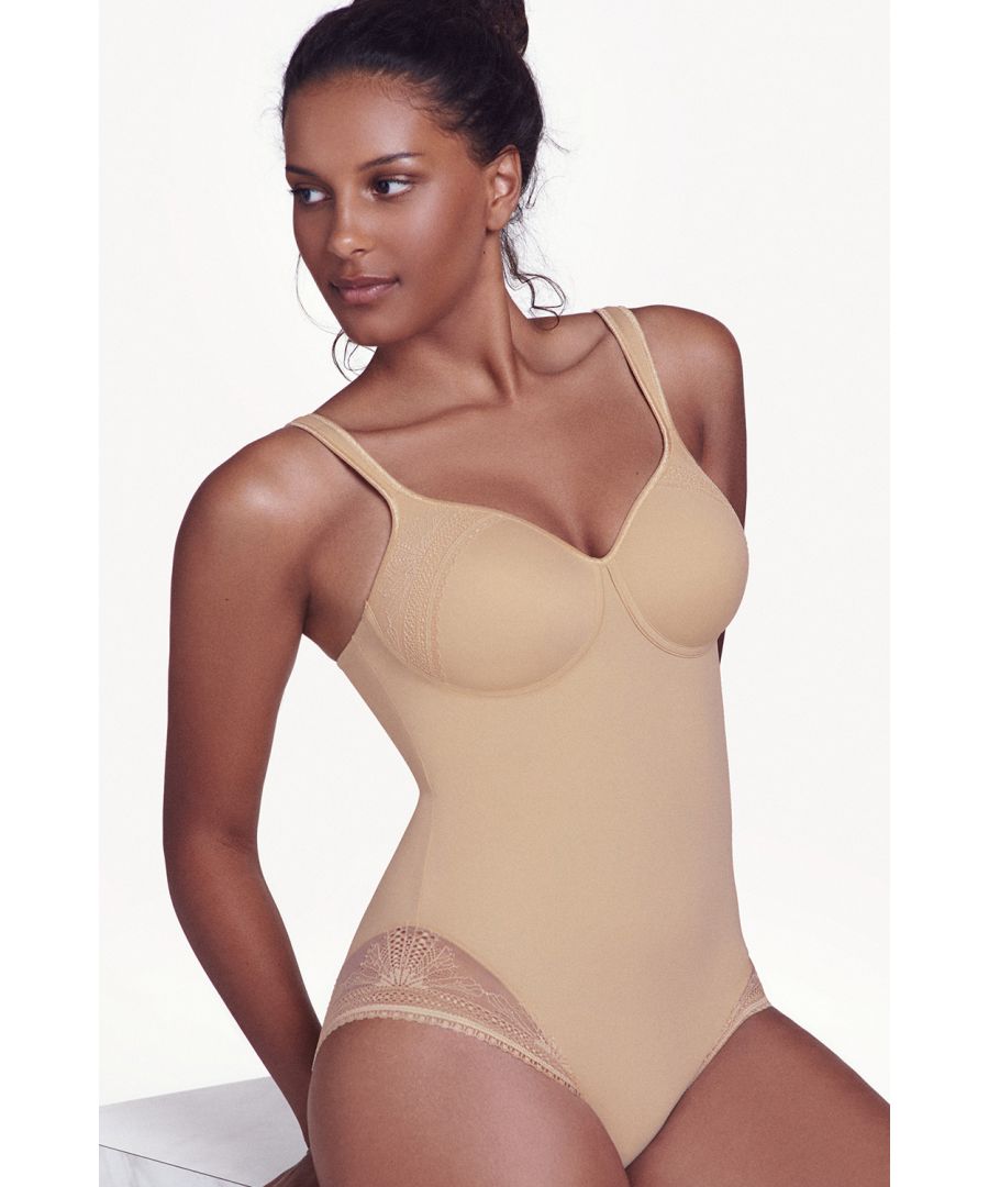 This comfortable bodysuit from the Lisca 'Gina' range is made of soft microfibre. It features lace details on the cups to add a touch of feminine elegance. The foam cups are non-wired. The front of the bodysuit is lined and slightly shaping. The thin lace trim on the leg openings is invisible underneath clothing. This comfortable bodysuit is a practical and elegant choice, especially during cold days.