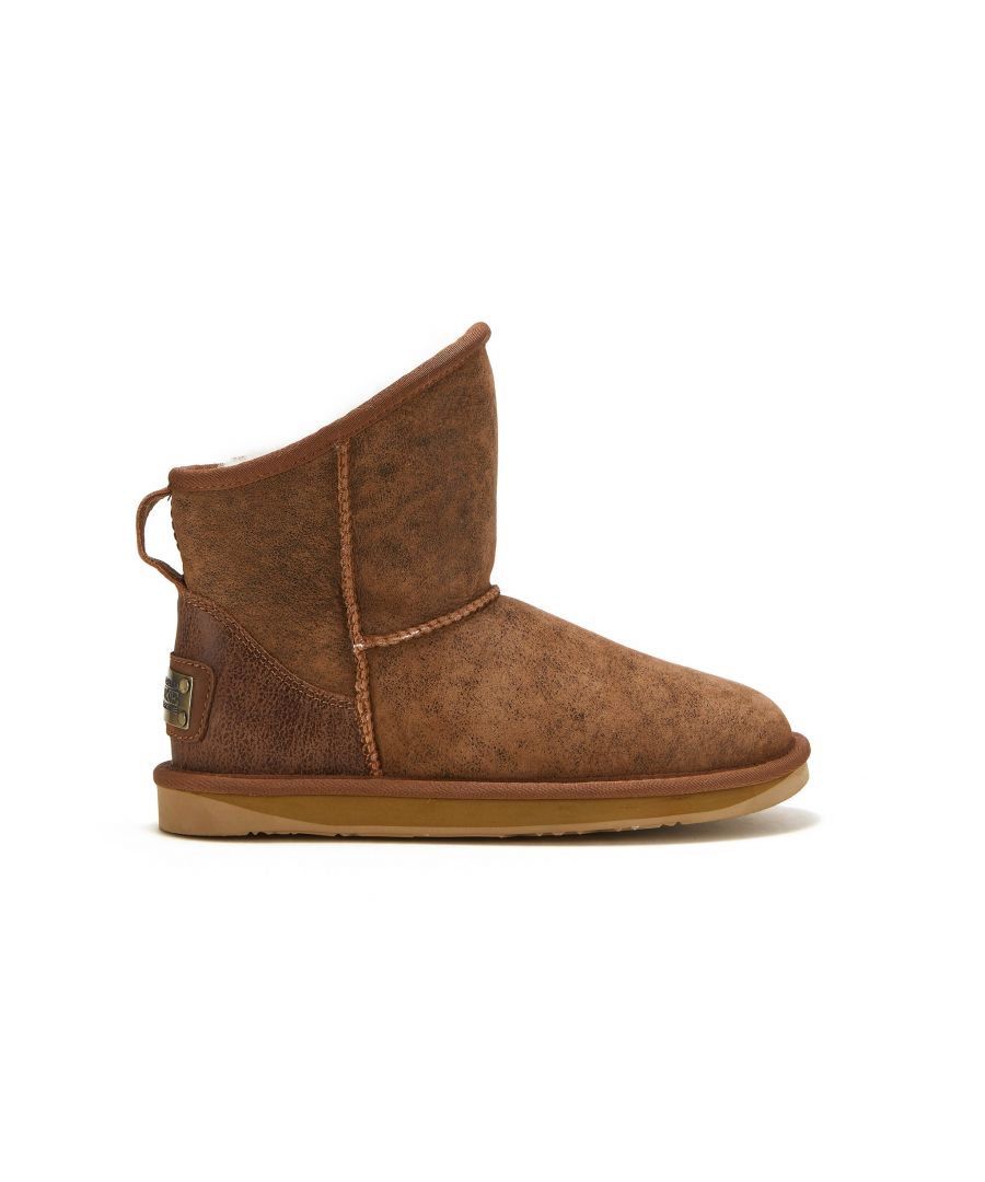 Aviator leather finish\n100% Grade A EcoTan twin face sheepskin\nShearling lining\nEVA/Rubber sole