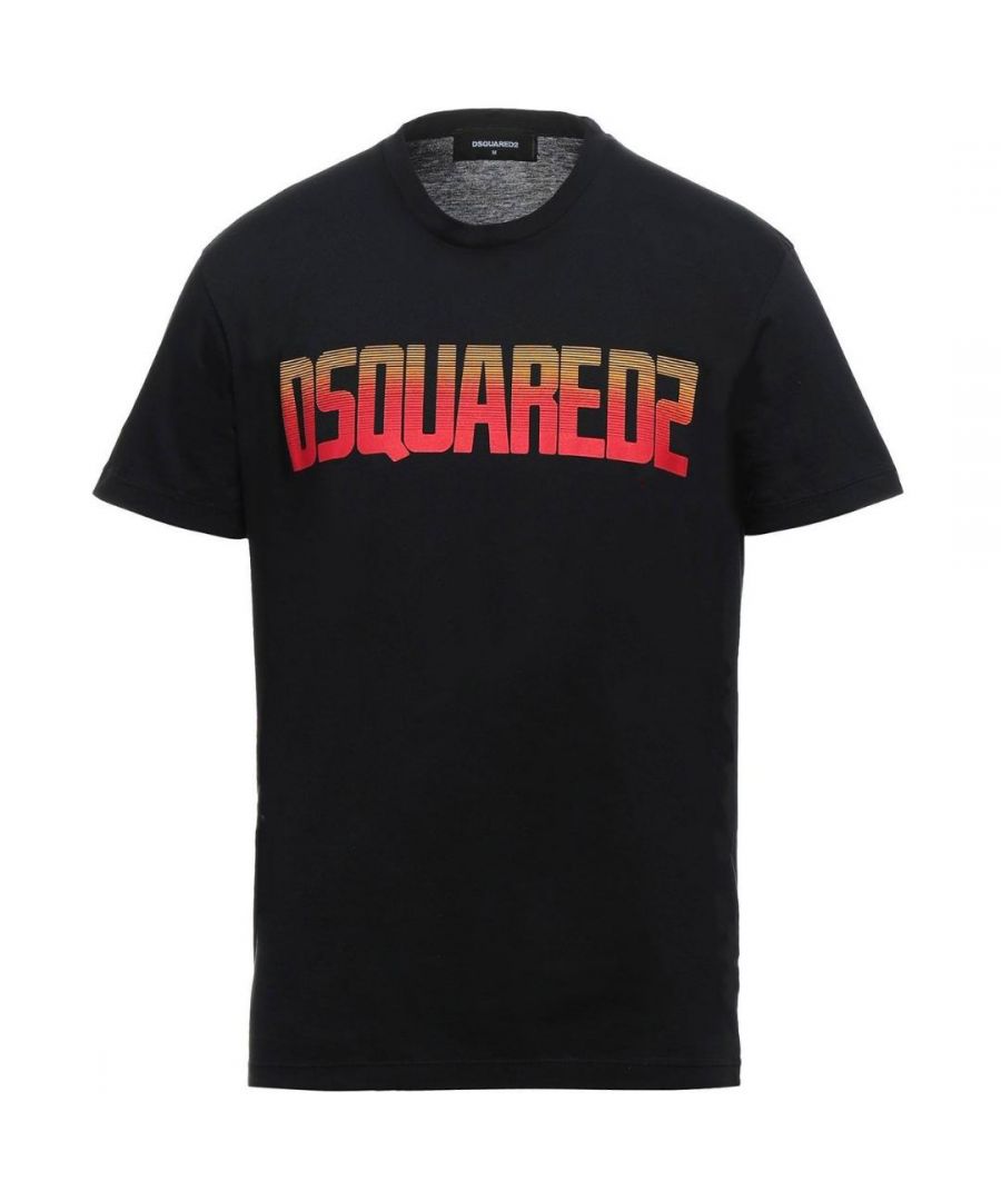 Zwart T-shirt met Dsquared2-logo met kleurverloop. D2 zwart T-shirt met ronde hals en korte mouwen. Normale pasvorm, past volgens de maat. 100% katoen. Dsquared2 groot merklogo met kleurverloop. S71GD0943 S22427 900