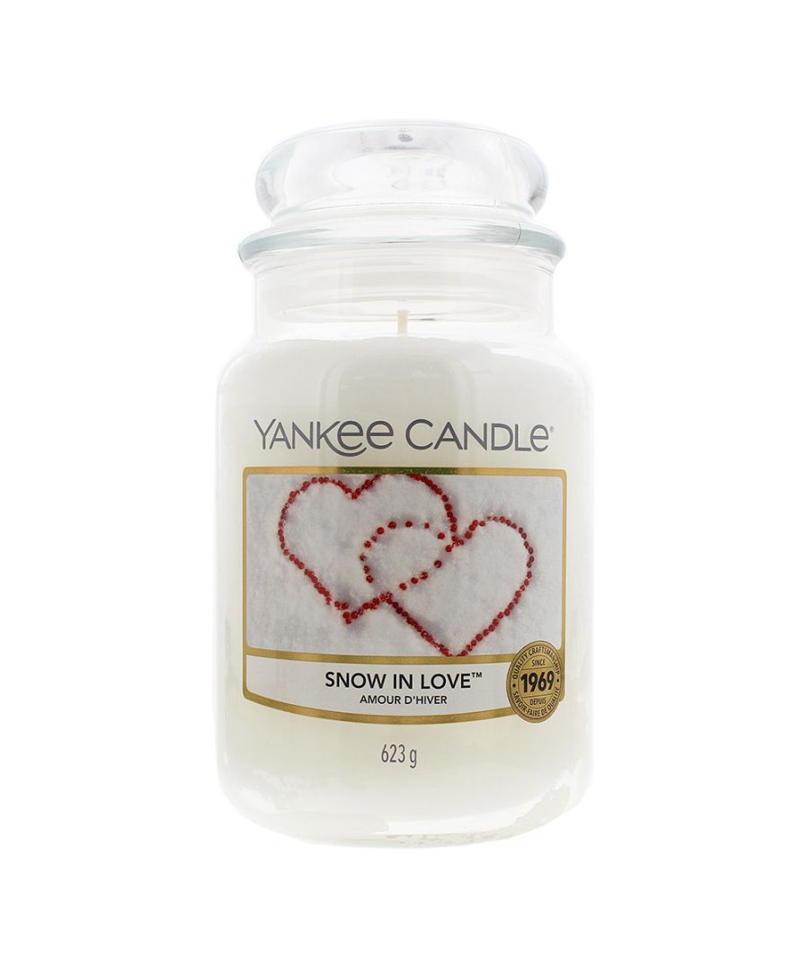 The Yankee Snow In Love Candle contains a top note of Citrus; middle notes that are Spicy, Floral and Jasmine; and base notes that are Oriental, Woody, Patchouli and Sandalwood. The notes combine to create a creamy, comforting scent, with an undertone of wintery powder. The candle is made from premium grade paraffin wax which delivers a clean, consistent burn and has a burn time of between 110 and 150 hours.
