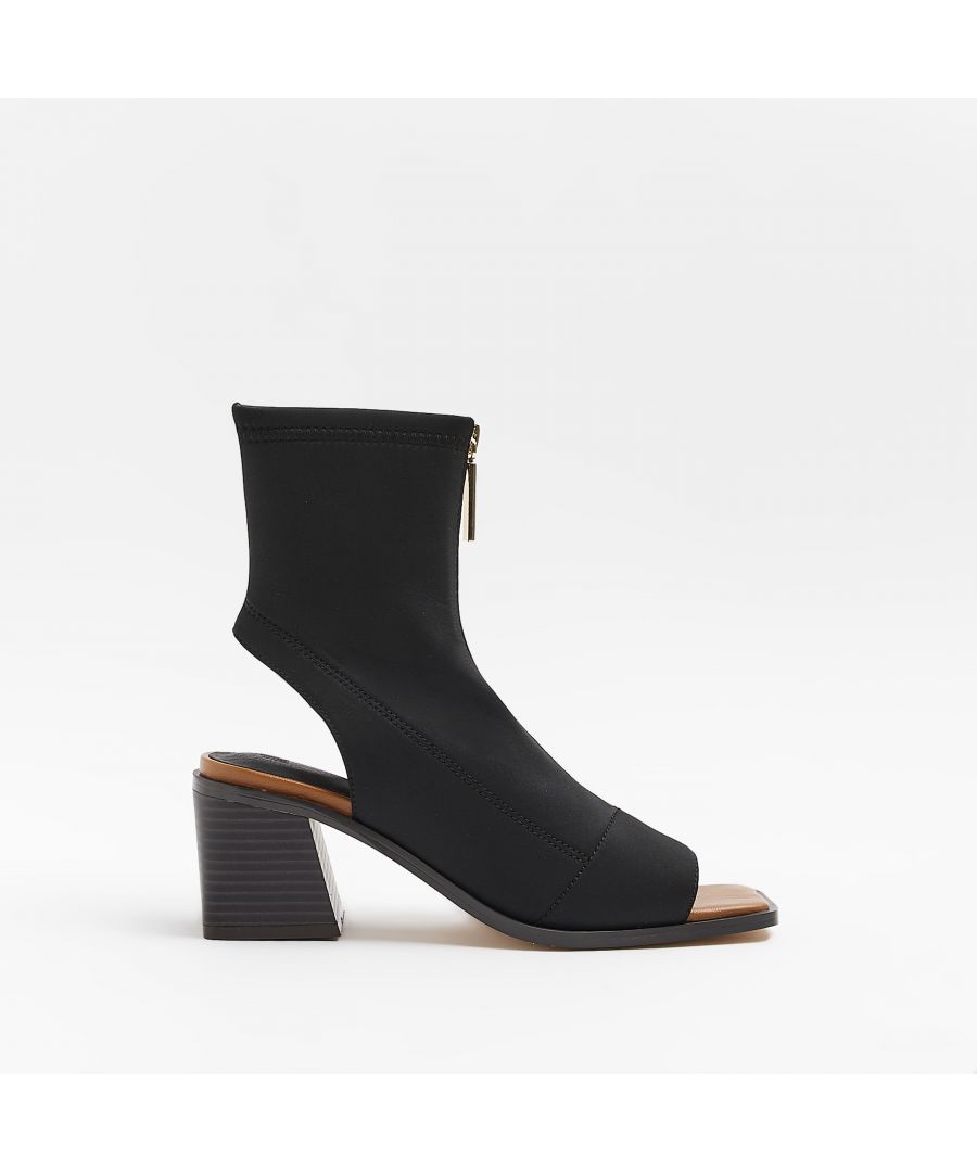 > Brand: River Island> Department: Women> Colour: Black> Type: Boot> Style: Ankle> Material Composition: Upper: Textile, Sole: PU> Upper Material: Textile> Pattern: No Pattern> Occasion: Casual> Shoe Width: Standard> Closure: Zip> Shoe Shaft Style: High Top> Toe Shape: Open Toe> Heel Style: Chunky Heel> Heel Height: Mid (5-7.5 cm)> Season: AW22
