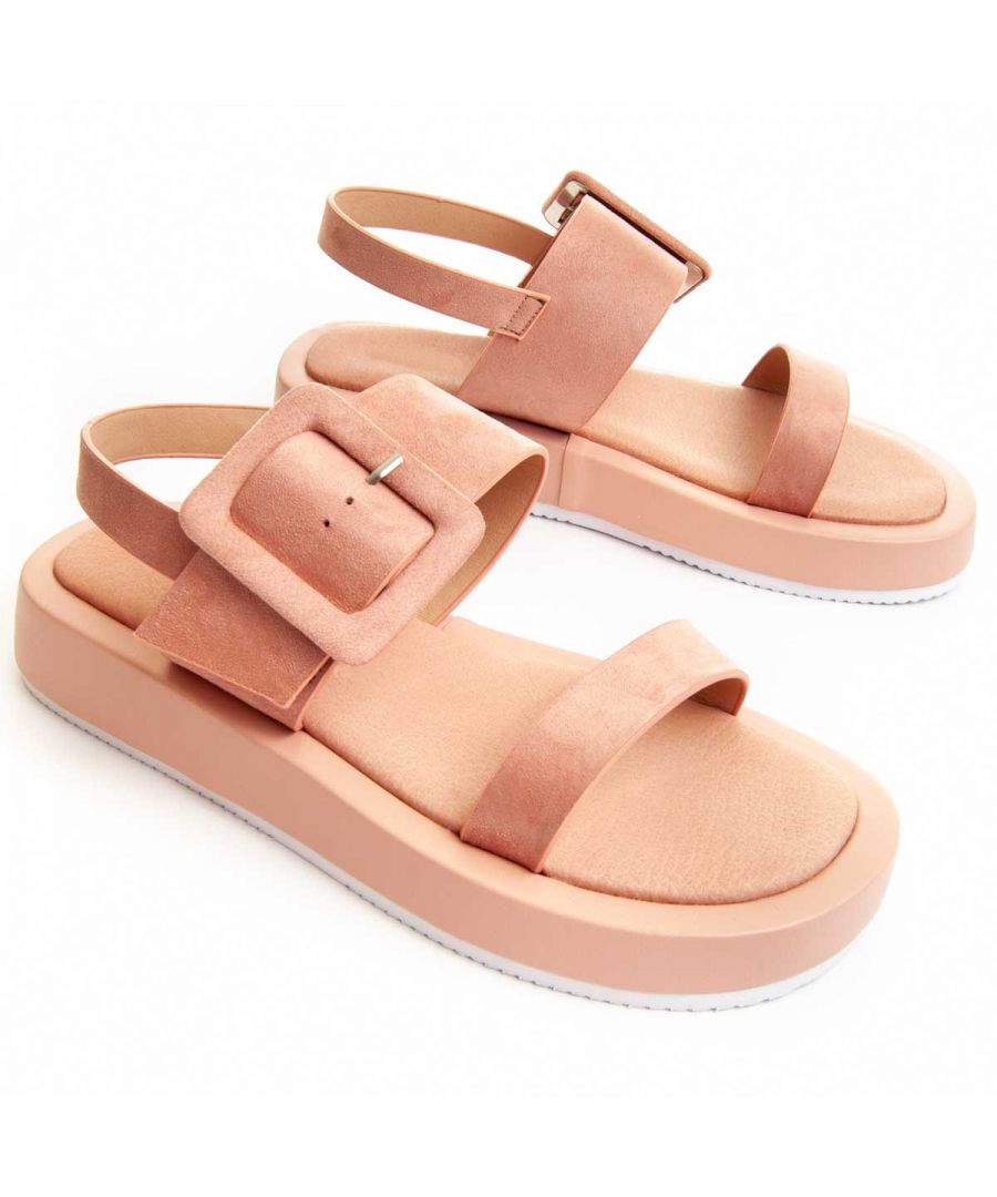 Een buitengewone sandaal dankzij je monocolor -stijl. Vervaardigd in licht en niet -slip materiaal. Gevoerde plant die zich perfect aan de voet aanpast met een voetafdrukeffect. Zacht en gemakkelijk te reinigen. Vervaardigd in samenwerking met Azarey.