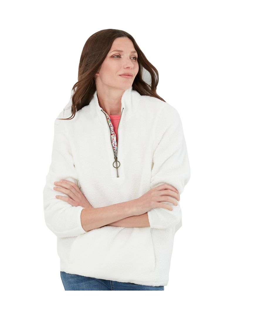Half zip fleece jacket. 2 lower zipped pockets. High neck. 52% Polyester, 48% Cotton.
