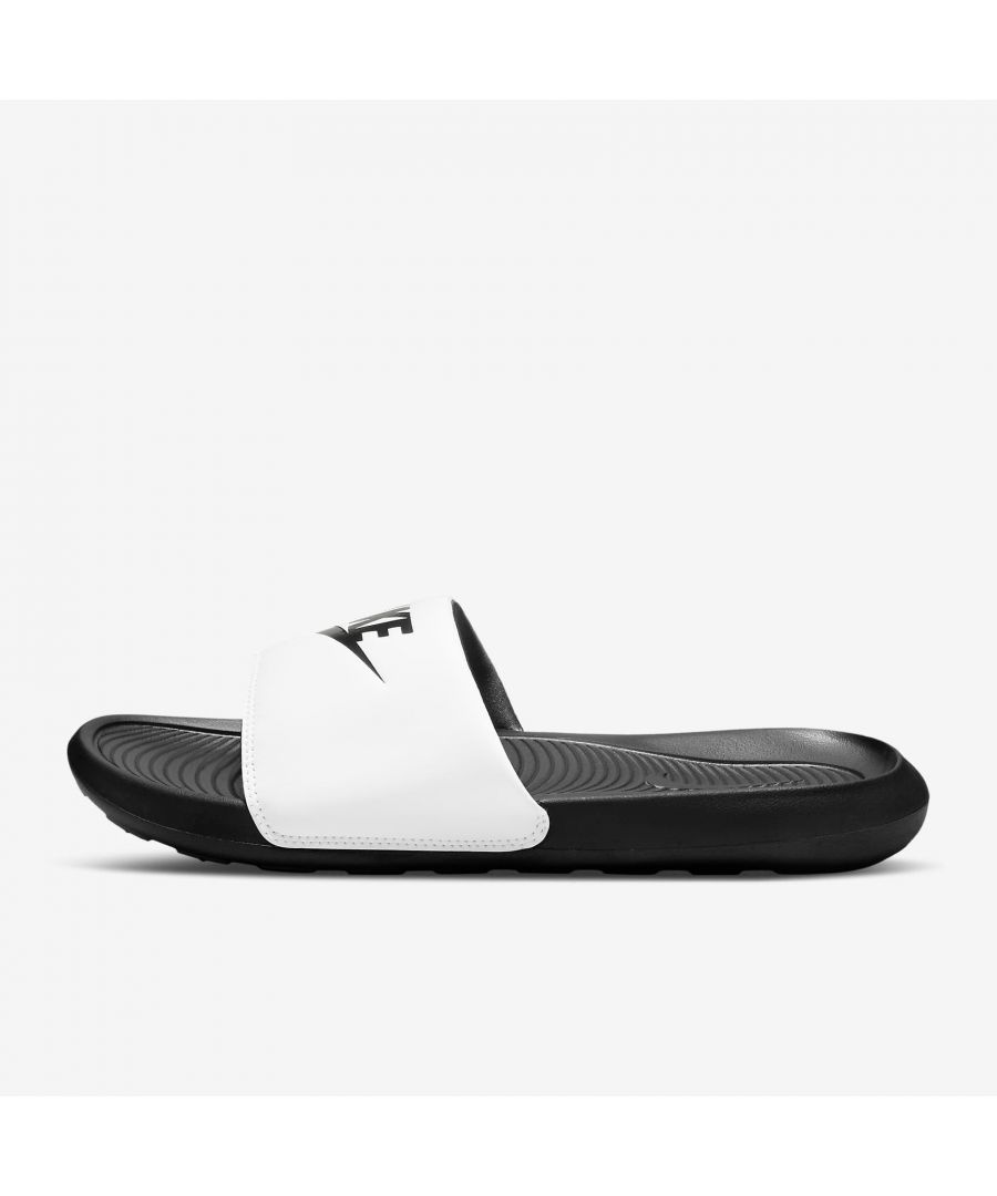 LEGENDARY COMFORT, REMASTERED.\n\nFrom the beach to the bleachers, the Nike Victori One perfects a classic, must-have design. Delivering lightweight comfort that's easy to wear, it's updated with softer, more responsive foam. The contoured grip pattern helps cradle and hold your foot in place while the new padded strap feels as good as it looks.\n\nBenefits\n\tThe new, softer foam and mechanical cushioning adds unbelievable responsiveness and comfort that lasts.\n\tThe contoured footbed cradles and supports your foot while its grip pattern helps keep your foot in place.\n\tThe rolled top edge of the strap adds to the comfort while its thick padding feels soft.\n\tThe new strap design adds additional space, accommodating more foot sizes.\n\tThe outsole features a new pattern for added traction.