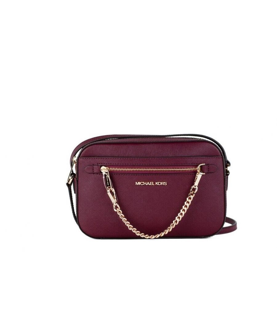 Style: Jet Set Large East West Zip Chain Crossbody Handbag (Mulberry)\n\nMaterial: Saffiano Leather\n\nFeatures: 1 Outer Zip Pocket with Chain Zipper Accent, 2 Outer Slip Pockets, 2 Inner Slip Pockets, Adjustable Crossbody Strap\n\nMeasures: 25.4 cm W x 15.24 cm H x 6.35 cm D