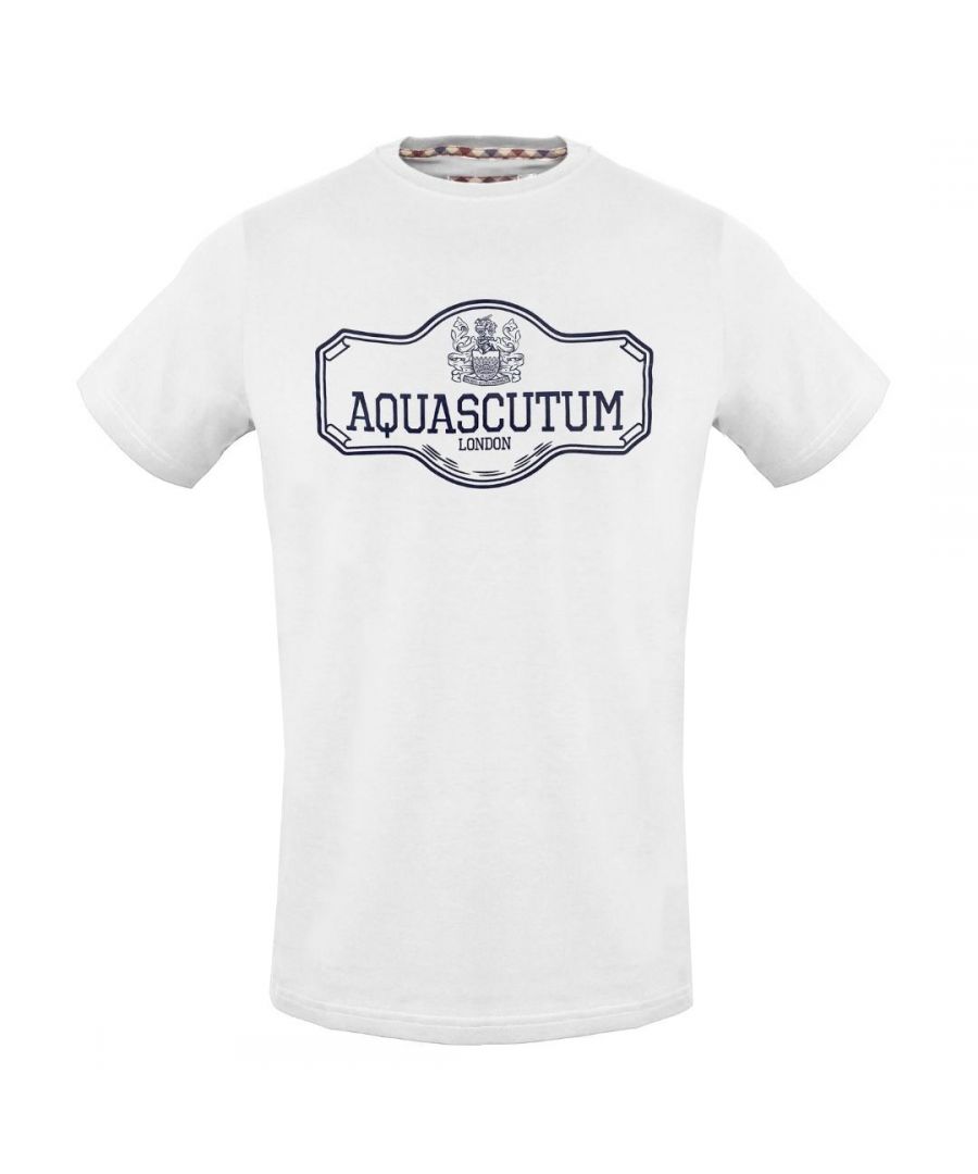 Wit T-shirt van Aquascutum met uithangbordlogo. Wit T-shirt van Aquascutum met uithangbordlogo. Ronde hals, korte mouwen. Elastische pasvorm 95% katoen, 5% elastaan. Normale pasvorm, past volgens de maat. TSIA09 01