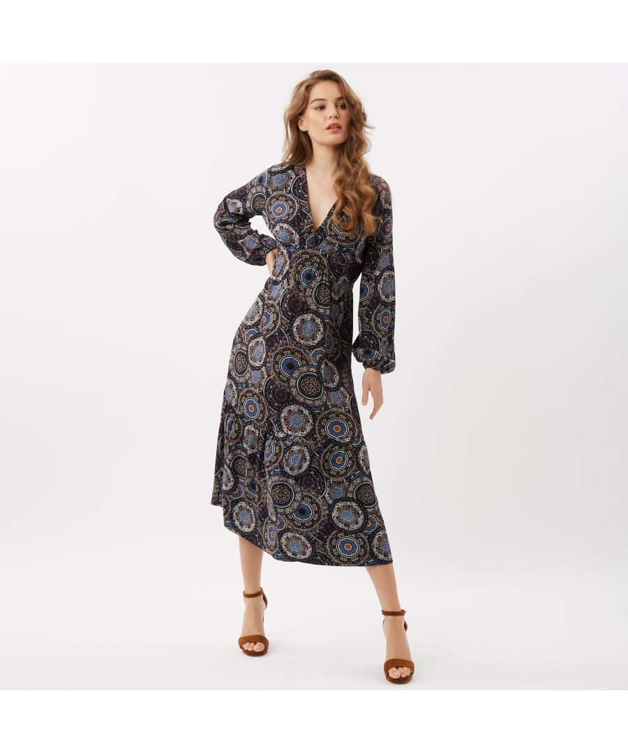 For a bold statement print, this midi dress ticks all the boxes. Featuring a v-neck, empire line cut with a puff sleeve and elasticated cuff. Perfect to wear down with ankle boots or heels for a night out.