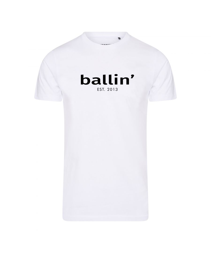 Heren t-shirt van het merk Ballin Est. 2013. Deze shirts van Ballin Est. 2013 zijn gemaakt van 100% biologisch katoen, en hebben tapered fit. Dit is een iets smallere pasvorm. Het zachte katoen zorgt voor een heerlijk draagcomfort.  Modelnaam: Tapered Fit ShirtCategorie: heren t-shirtMaterialen: biologisch katoenKleur: wit