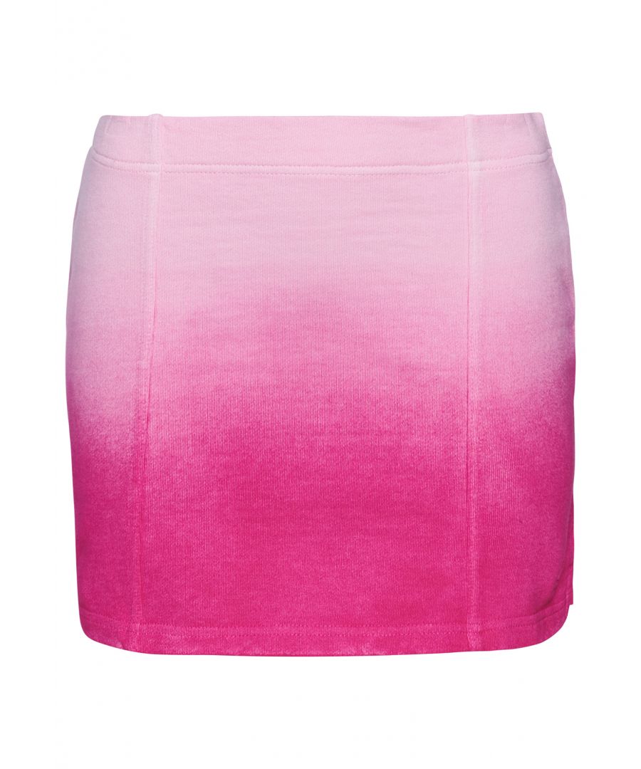 Make a statement with our Essential Dip Dye Skirt. It's soft and comfortable as well as bold and daring, making it the perfect piece for your athleisurewear outfit.Slim fit – designed to fit closer to the body for a more tailored lookElasticated waist bandSlight spilt side seamsSignature Superdry patchEmbroidered code logoSoft pink that fades into a hot pink