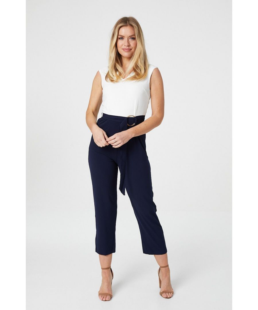 Dress to impress in this contrast tailored jumpsuit. It has a v-neck, is sleeveless and has slim cropped legs making it perfect for any occasion or night out. Wear with barley there heels and statement earrings.