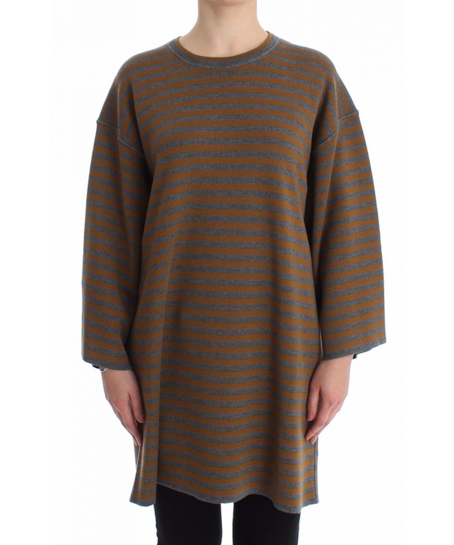Dolce & ; Gabbana Gorgeous brand new with tags, 100% Authentic DOLCE & ; GABBANA yellow and gray striped oversized sweater. Cet article provient de la collection exclusive MainLine Dolce & ; Gabbana. Modèle : Pull oversized crewneck Couleur : rayé jaune et gris Détails du logo Made in Italy