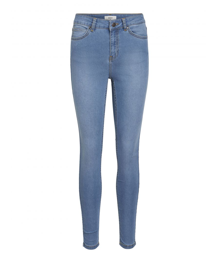 Deze skinny fit jeans voor dames van OBJECT is gemaakt van een katoenmix. Het 5-pocket model heeft een hoge taille en heeft een rits- en knoopsluiting.details van deze jeans:•  5-pocket