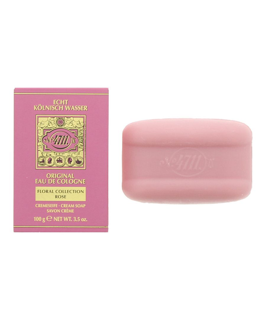 This floral fragranced soap combines the formula of fresh natural scents with cleansing properties to elevate your bathing experience.